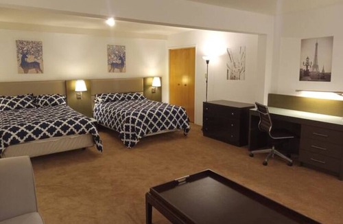 Kerrisdale House | Large 4 beds/2 bathrooms Home for travelers