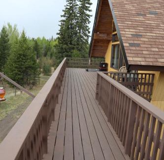 70 Mile House House | Large Chalet Taylor Lake Resort BC