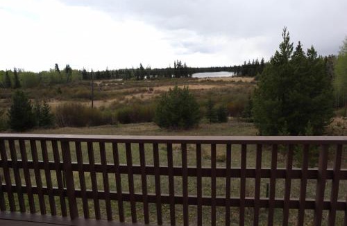 70 Mile House House | Large Chalet Taylor Lake Resort BC