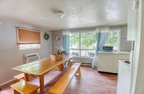 Frontenac Cabin | Large Cottage Spacious 4-Bed Lake House: Room for 8, 1.5 Baths & Prime Views!