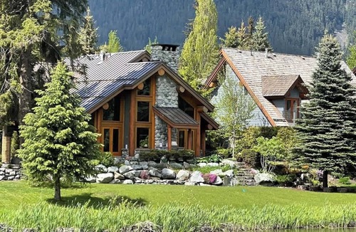 Nicklaus North House | Large Family Chalet on Nicklaus North Golf Course