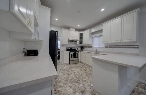 Newton House | Large family home sleeps upto 18 people