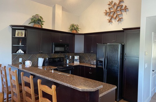 Radium Hot Springs Condo | Large Mountain View Condo (5 bedroom/Sleeps 11)