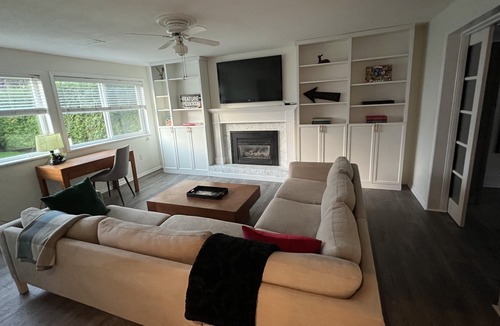 Delta House | Large Suite w/fireplace