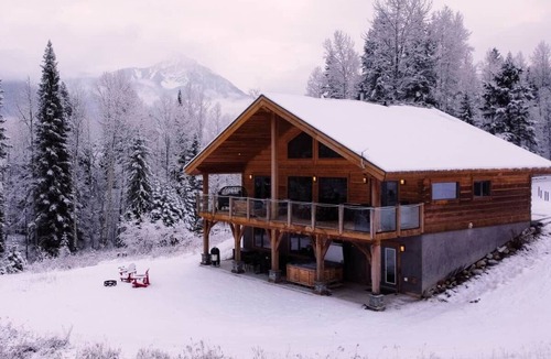 Blaeberry House | Laussedat Vista Mountain Cabin + Hot Tub