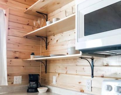 Halifax County House | Lawrencetown Lodge - The Willow Studio