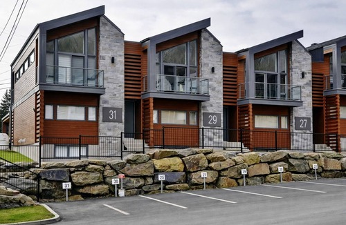 Stoneham House | Le 29 - Summit Nest - Cozy ski/bike retreat