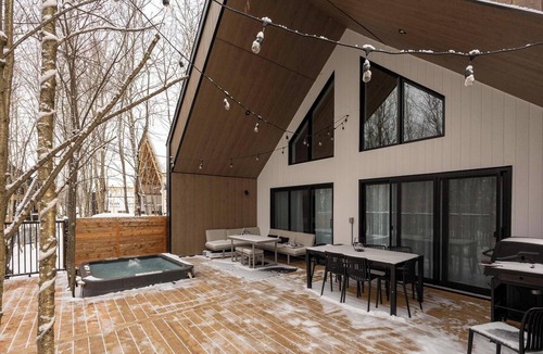Pont-Rouge Ski Chalet | Le Bosquet - Wooded Escape & Modern Comfort