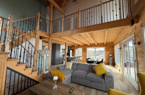 Notre-Dame-de-Pontmain Ski Chalet | Le Cerf, Waterfront, spa, games room, and kayaks