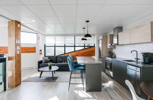 Laval House | Le Masson - Complexe La Voûte