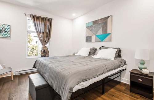Mile End Apartment | Le Mile End by M11 - Modern 1 BDR Unit with Sofa Bed