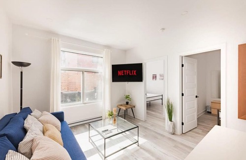 Mile End Apartment | Le Mile End by M11 - Modern 2BDR with Sofa Bed