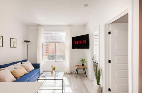 Mile End Apartment | Le Mile End by M11 - Modern 2BDR with Sofa Bed