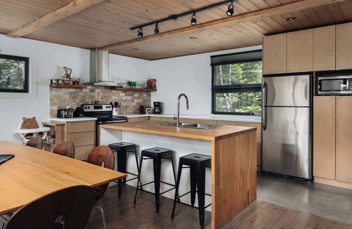 Chertsey Ski Chalet | Le Pesca: Lakefront Retreat, Hot Tub & Kayak