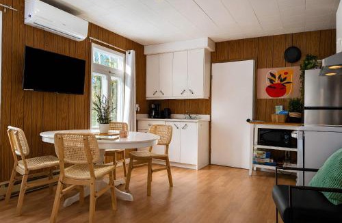Saint-Tite-des-Caps Ski Chalet | Le refuge entre 2 Monts - Spa BBQ & Peace