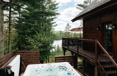 Chertsey Ski Chalet | Le Repos - Warmth of wood and modern decoration