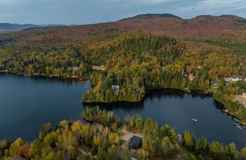 Notre-Dame-de-la-Merci Ski Chalet | Le Roselin Spa, Billiards & Lake Ouareau Front