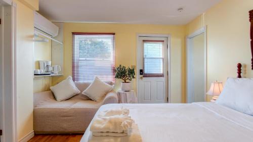 Stratford Bed & Breakfast | Lee's Ocean Peek B & B