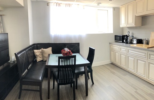 Southwest Mission Apartment | Licensed suite with hot tub near Summerhill Winery