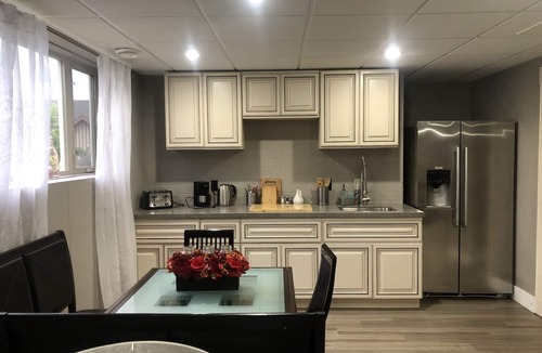 Southwest Mission Apartment | Licensed suite with hot tub near Summerhill Winery