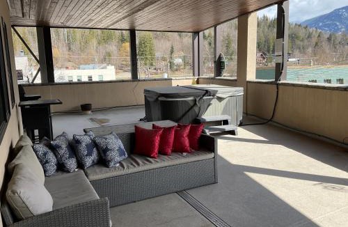 Revelstoke Apartment | Lily glacier suite at silver bear condos