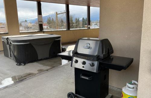 Revelstoke Apartment | Lily glacier suite at silver bear condos