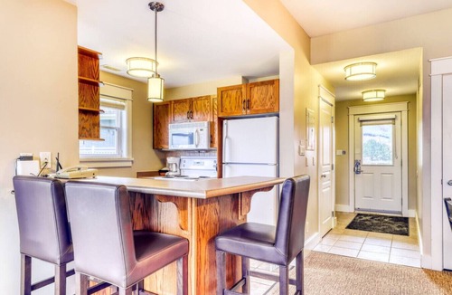 The Blue Mountains Condo | Links & Leisure: 3BDR Condo by Village + Hot Tub