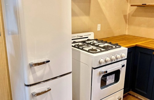 Halfmoon Bay Cabin | Little Anchor A-frame, short walk to beach/pier/General Store.