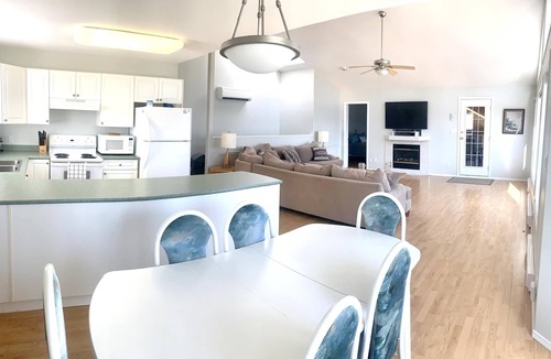 Celista House | Little Piece of Paradise - Semi-Waterfront