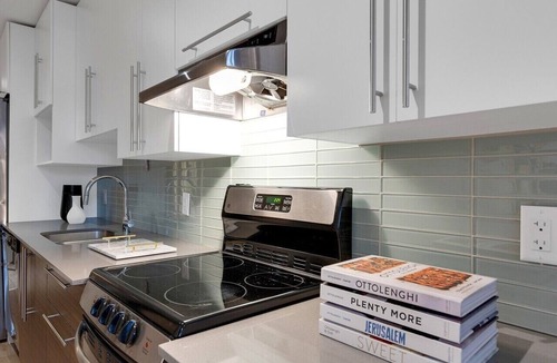 Downtown Montreal Apartment | LiV MTL Downtown Montreal Spacious Urban Suites