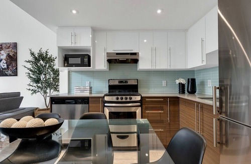 Downtown Montreal Apartment | LiV MTL Downtown Montreal Spacious Urban Suites