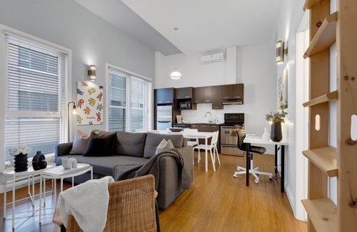 Milton Park Apartment | LiV MTL Main Plateau Urban Suites Near Downtown Montreal