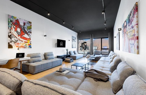 La Petite-Patrie Apartment | LiV MTL Plaza Grand Luxe Penthouse Near Downtown Montreal