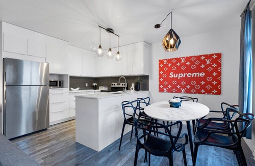 Plateau Mont Royal Apartment | LiV MTL Urban Spacious Group Suites Near Downtown Montreal
