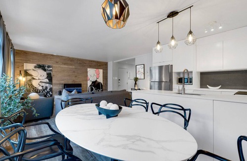 Plateau Mont Royal Apartment | LiV MTL Urban Spacious Group Suites Near Downtown Montreal