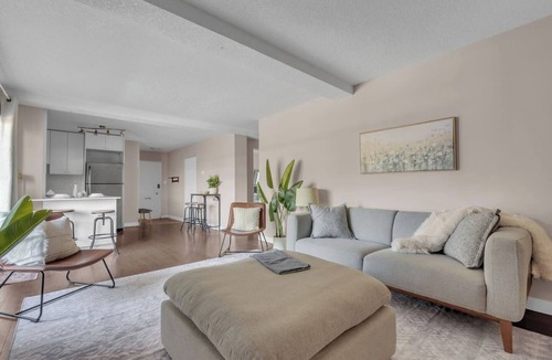 Southwest Calgary Apartment | Lively 17 Ave King Suite UG Parking Walk to Saddledome Free Banff Pass