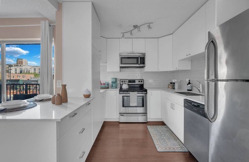 Southwest Calgary Apartment | Lively 17 Ave King Suite UG Parking Walk to Saddledome Free Banff Pass