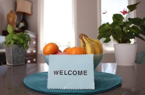 Saanich East Apartment | Location, Location, Location-Immaculate 1 Bedroom Suite