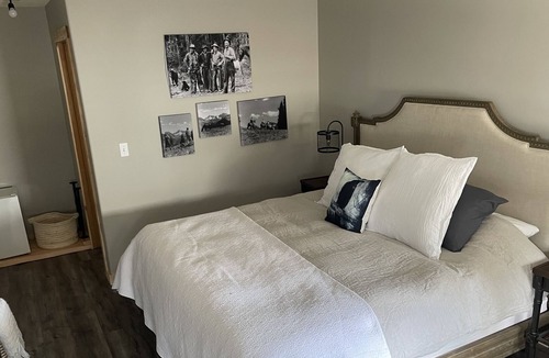 Okanagan-Similkameen House | Lodestone flats - room 5