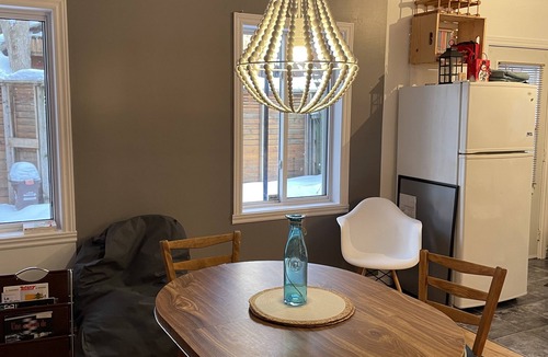 Little Italy Condo | Loft Montrealais Avec Cour Privé!