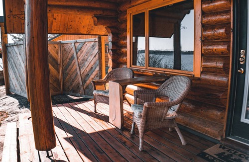 Gravenhurst Cabin | Log Cabin On the Lake B&B