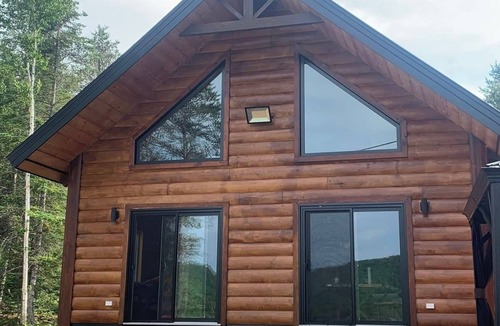 Mauricie Ski Chalet | Log cabin | Spa, river & nature, Mauricie