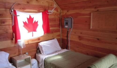 Avola Cabin | Log Inn & Pub