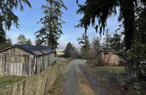 Regional District of Nanaimo House | Lots of nature