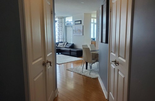 Downtown Mississauga Condo | Lovely 1 bedroom Condo Downtown Mississauga by Square One