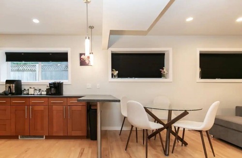Victoria Apartment | Lovely 1 Bedroom Suite Near Town