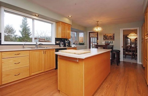 Cordova Bay House | Lovely 5 Bedroom Executive Home in Broadmead