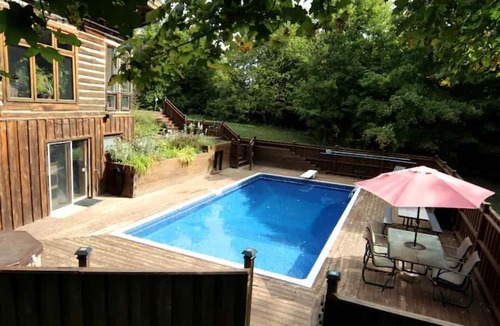 Markdale Cabin | Lovely Cabin Rental with Outdoor Pool and Hot Tub near Markdale, Ontario
