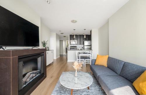 Crosstown Apartment | Lovely condo with amazing view