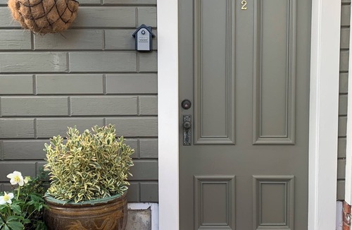 Inner Harbour Apartment | Lovely Guest Studio at the Historic Spring Cottage